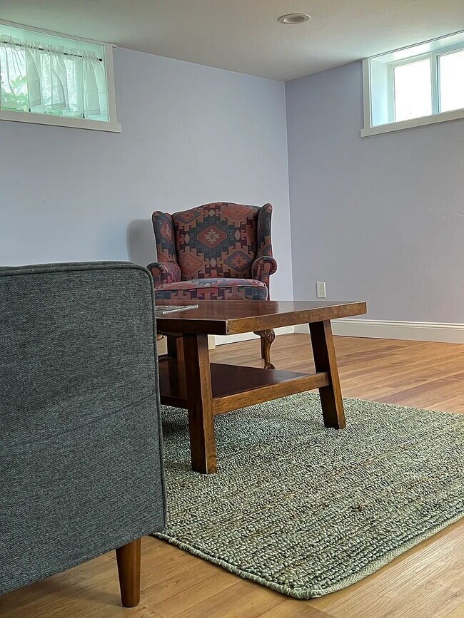 Building Photo - Charming Garden-Level 1BR/1BA Apartment Available January 1st