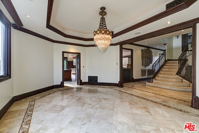 Building Photo - 209 S Anita Ave