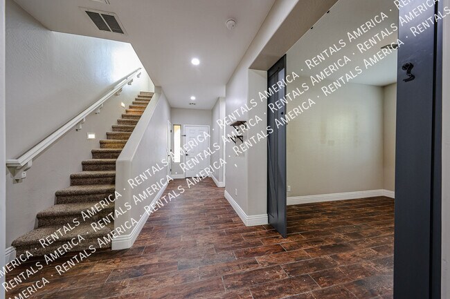 Building Photo - 7223 N 73rd Dr