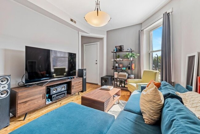 Primary Photo - 1 bedroom in Chicago IL 66022