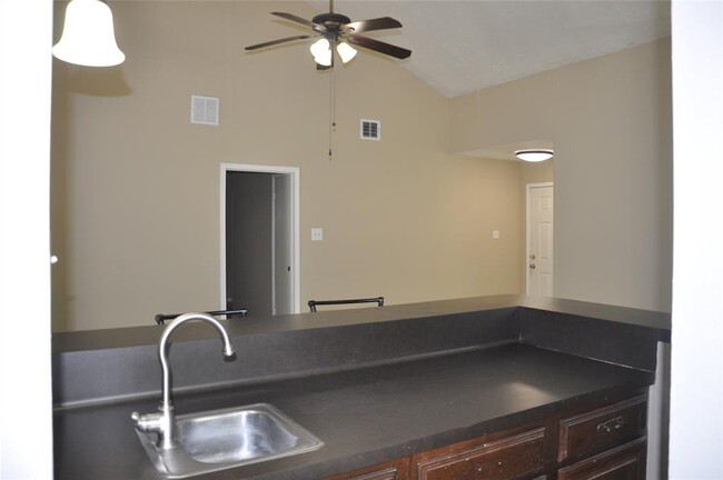 Building Photo - 4715 Glendower Dr