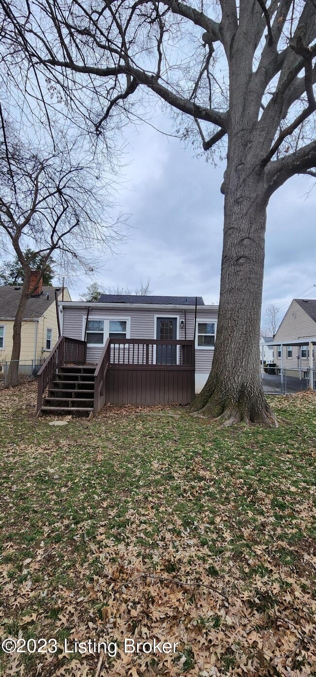 Building Photo - 208 Colonial Dr