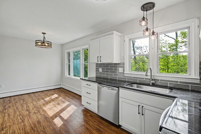 Building Photo - 415 Mountain View Rd