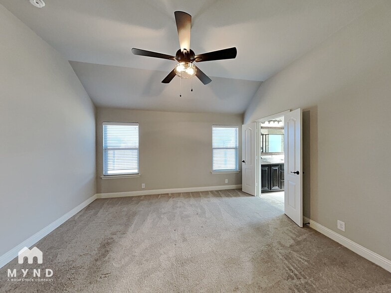 Building Photo - 4424 Oak Bluff Dr