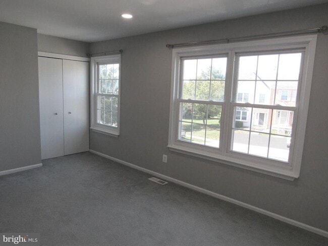 Building Photo - 716 Sandalwood Ln