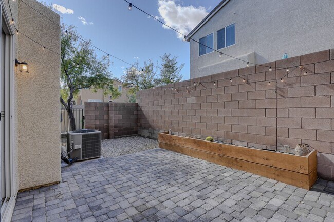 Building Photo - 8356 Creek Canyon Ave