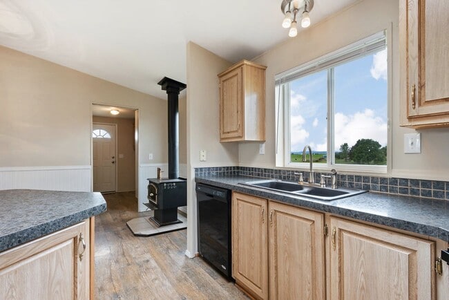 Building Photo - Country Home with Fenced Yard in Hayden!