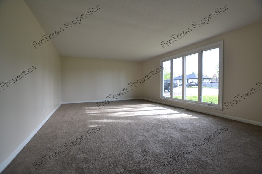 Building Photo - 2417 Essington Rd