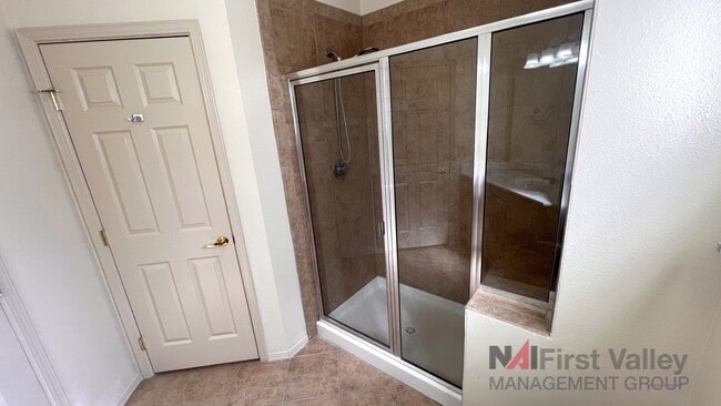 Building Photo - 2 Bedrooms, 2 Baths