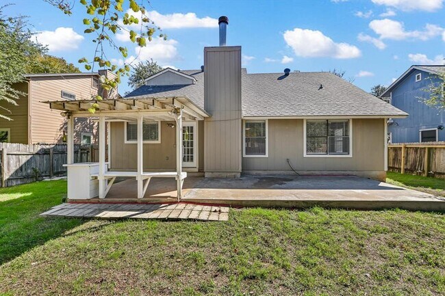 Building Photo - 6808 Luckenbach Ln