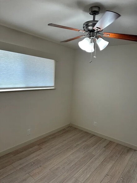 Building Photo - 1405 Oak Grove Ave