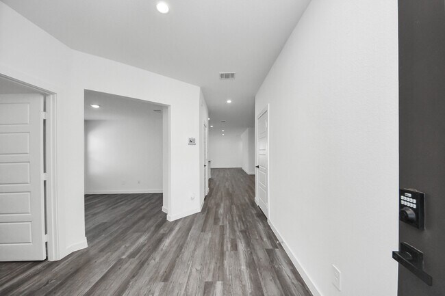 Building Photo - 8747 Cedar Elm Pass