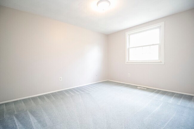 Building Photo - 437 S Haven Rd