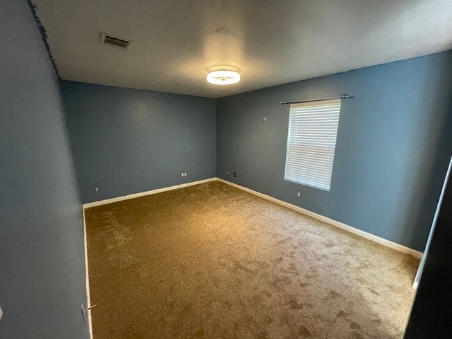 Building Photo - Cute 2006 Home!