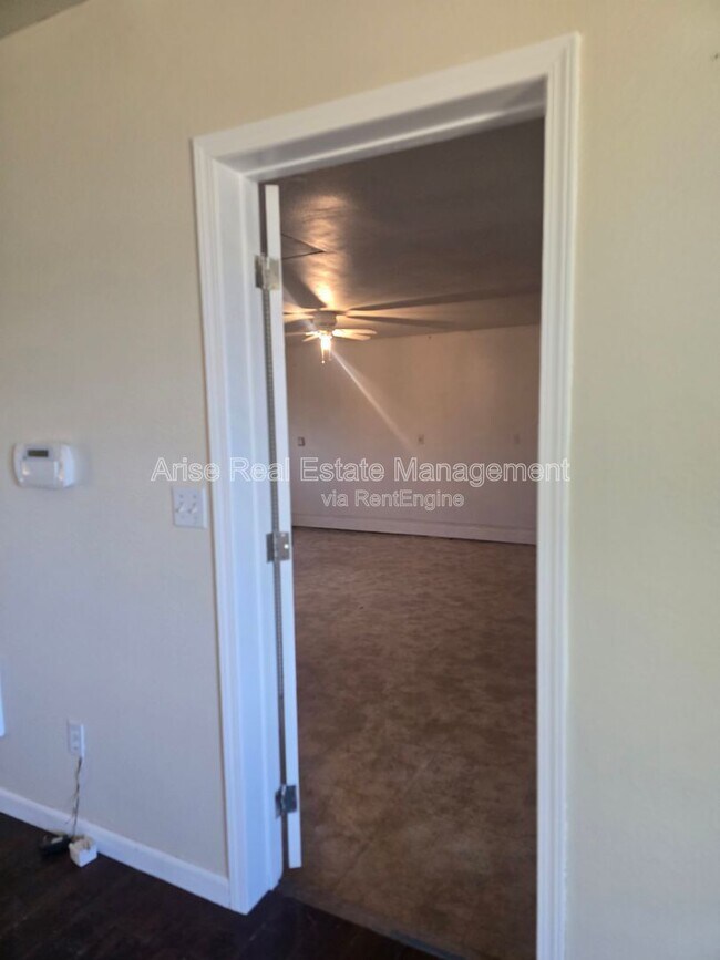Building Photo - 803 Scenic Loop