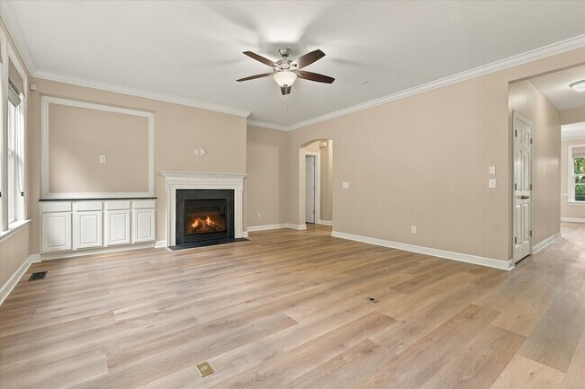 Building Photo - 1414 Chantilly Ln