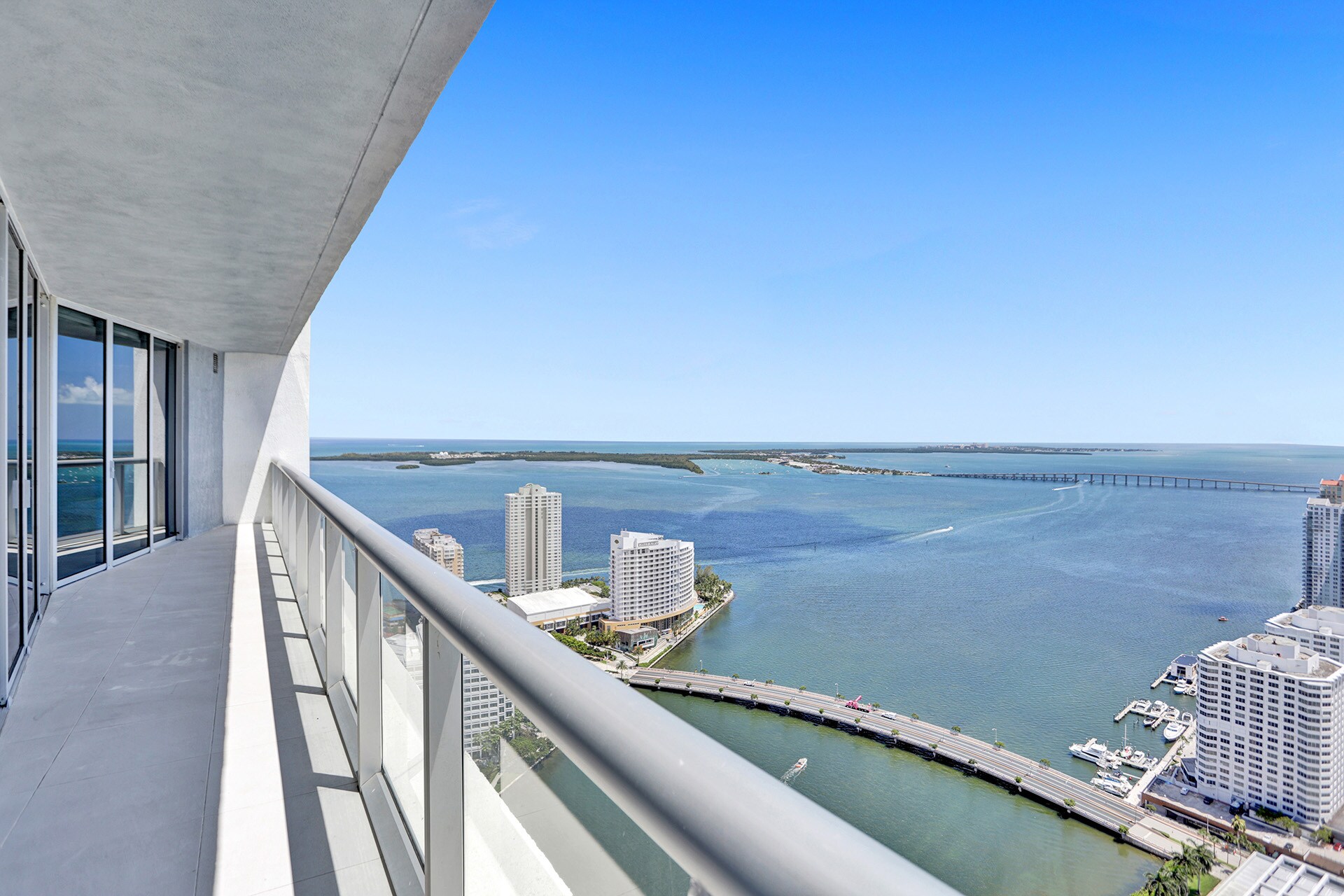 Building Photo - 495 Brickell Ave