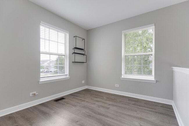 Building Photo - 2253 Sunrise Cir