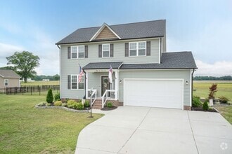 Building Photo - Three Bedroom Home!