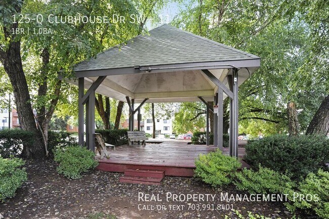 Building Photo - 125 Clubhouse Dr SW