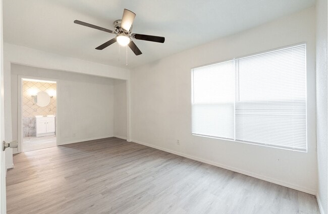 Building Photo - Beautiful 3 bedroom, 2 bathroom House
