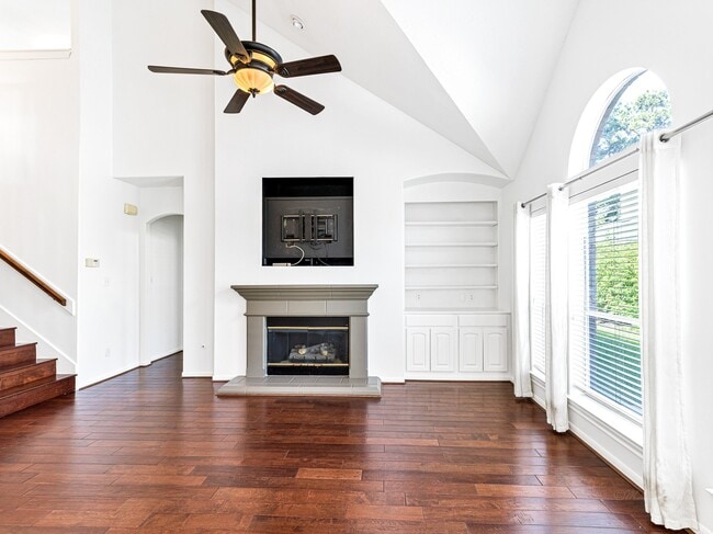 Building Photo - 5407 Lake Pl Dr