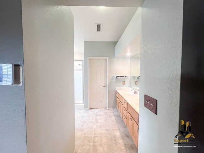 Building Photo - 8204 Eversley Ct