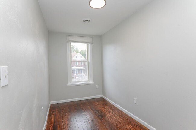 Building Photo - 422-424 W 30th Street