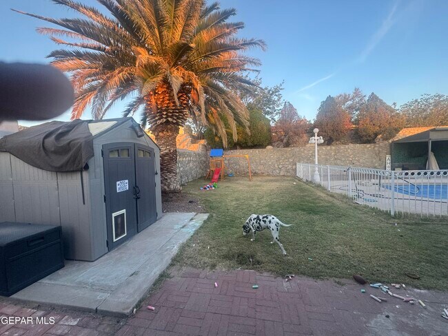 Building Photo - 6437 Dawn Dr