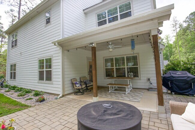 Building Photo - "Charming 4-Bedroom Retreat with Fireplace and 3 Full Baths in Aberdeen!"