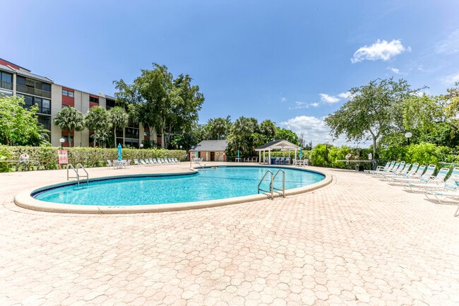 Building Photo - 2200 S Cypress Bend Dr