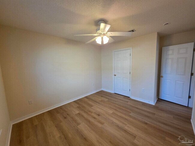 Building Photo - 6204 Pomeral Summit St