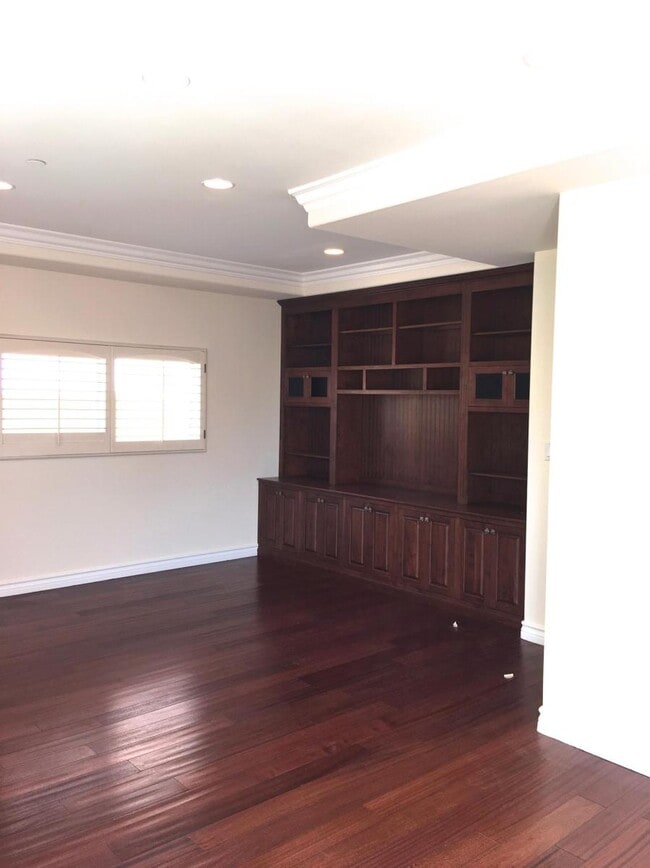 Building Photo - 2022 Plant Ave