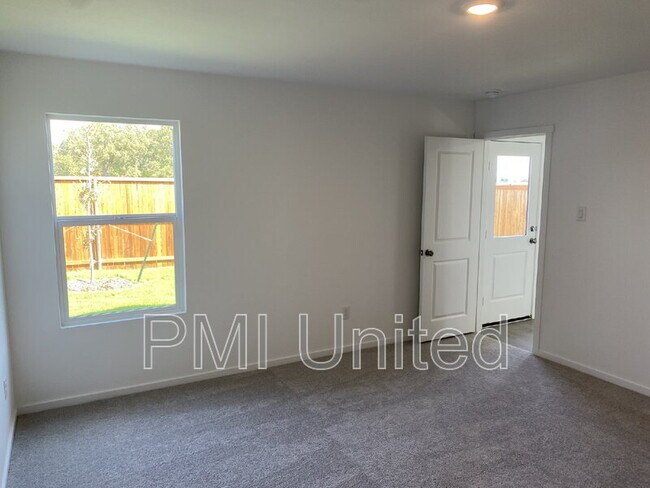 Building Photo - 3012 Burmese St