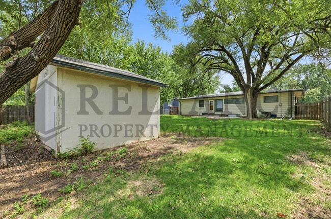 Building Photo - 1415 N Prairie Ln