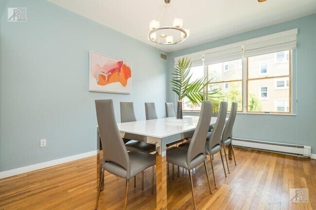 Building Photo - 5 bedroom in Brookline MA 02446