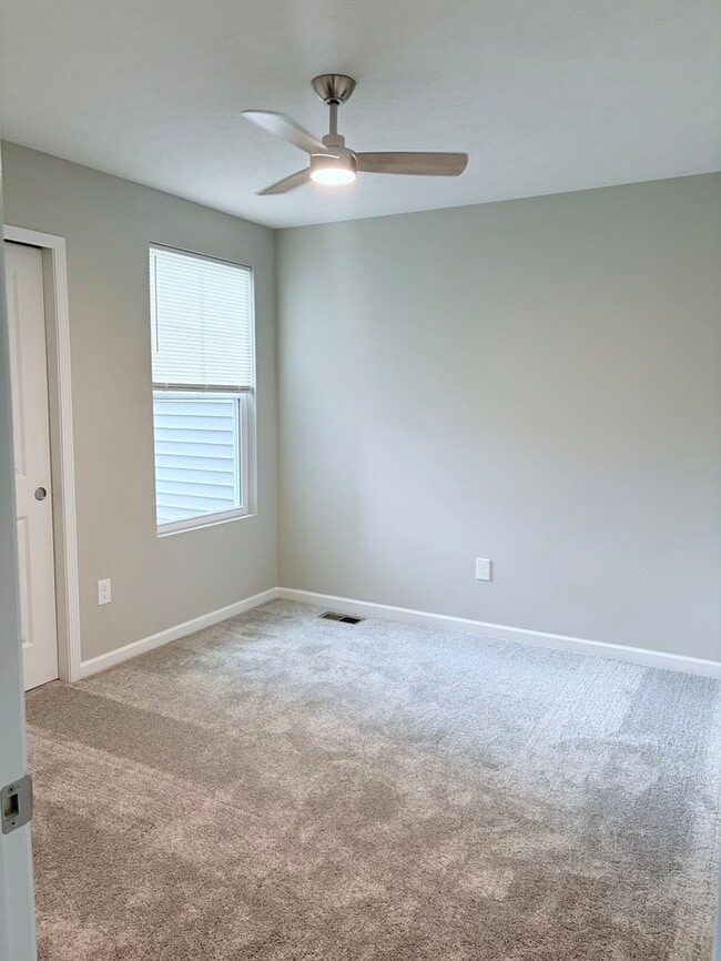 Building Photo - Charming 3 beds 3 baths in New Albany!