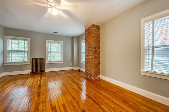 Building Photo - Classic Chevy Chase Charm in NW DC Availab...