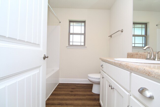 Building Photo - 4-Bedroom Brick Beauty in Ventura Estates ...