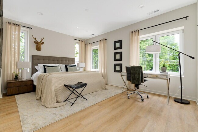 Building Photo - 6035 W North Ave