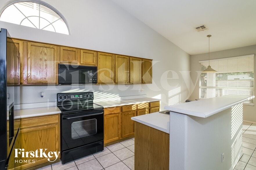 Building Photo - 1809 E Oakland St