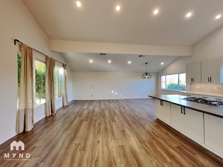 Building Photo - 13155 Portofino Dr