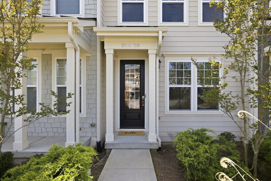 Building Photo - 2800 Bedford Green Dr