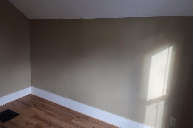 Building Photo - 5 Green St