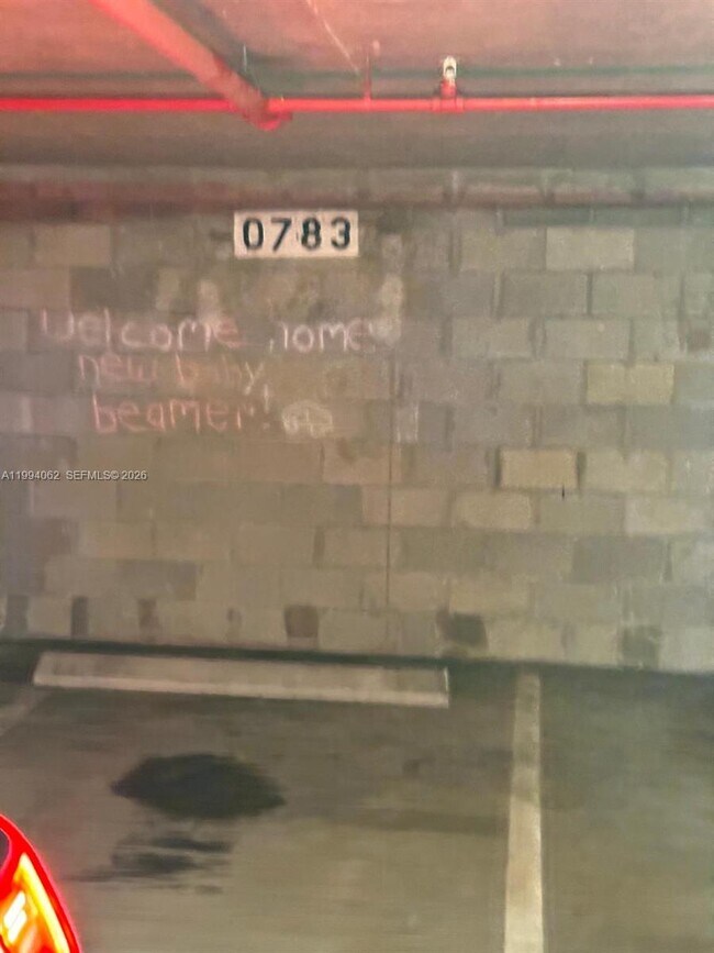 Building Photo - 1750 N Bayshore Dr