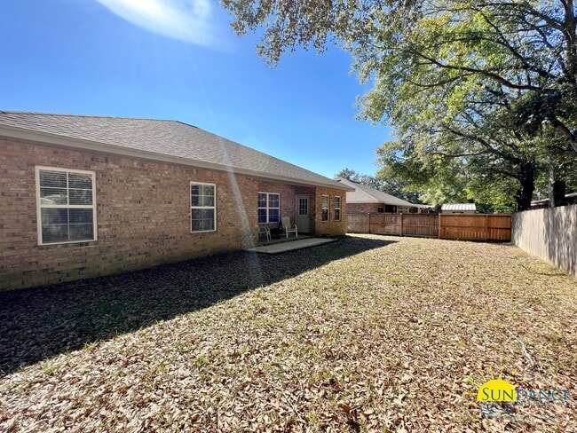 Building Photo - Beautiful 4 Bedroom Home in Niceville!