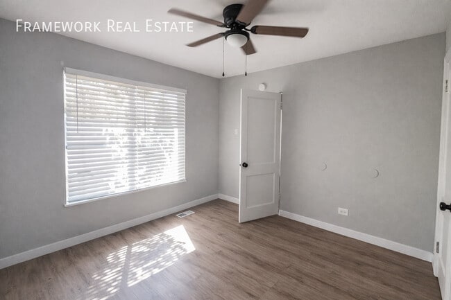 Building Photo - 1468 Ivanhoe St