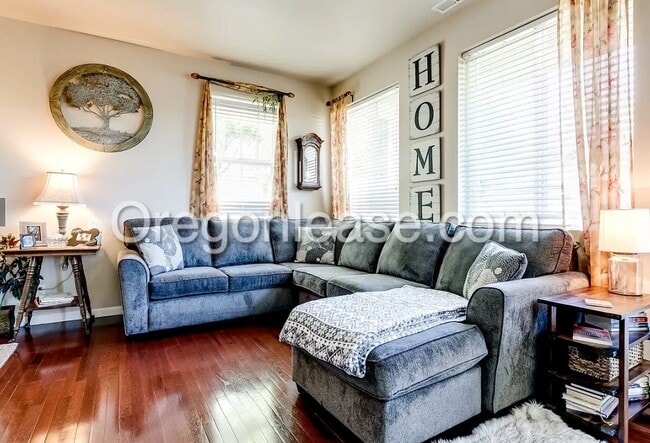Building Photo - Beautiful large West Eugene home