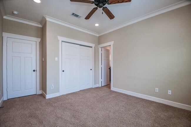 Building Photo - 5615 Kiam St