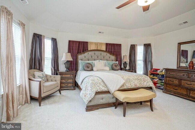 Building Photo - 142 White Cedar Dr